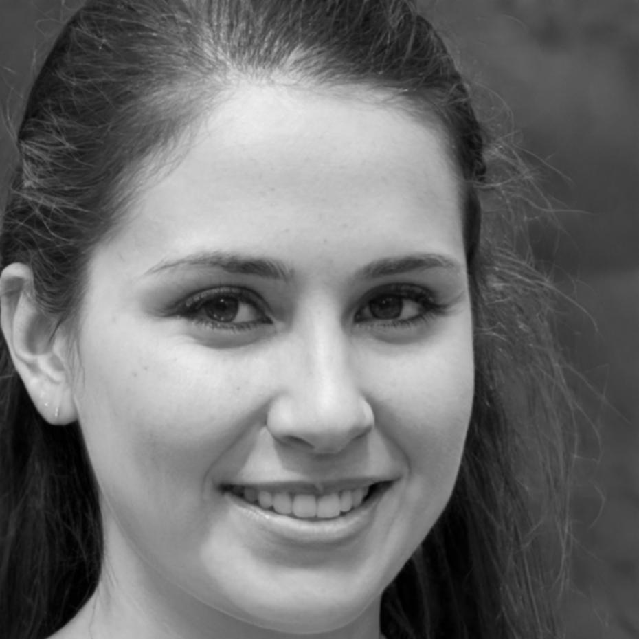 Kursleiterin Johanna Bergmann im Atelier